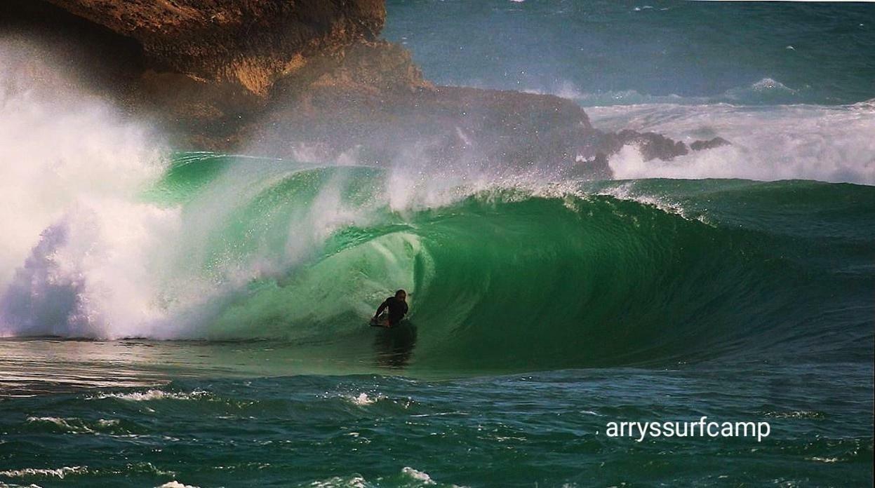 Arrys Watukarung Surfcamp Hotel Kalak Eksteriør billede